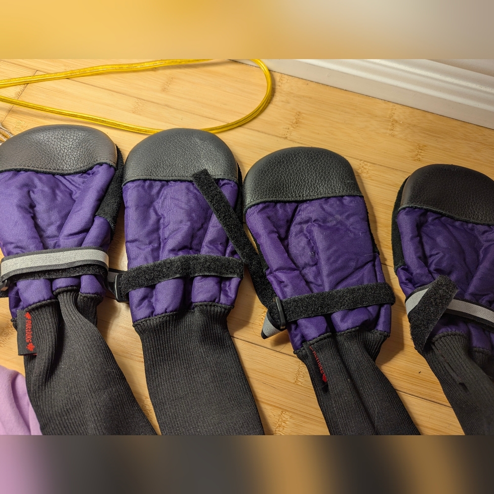 Like new condition Muttlucks